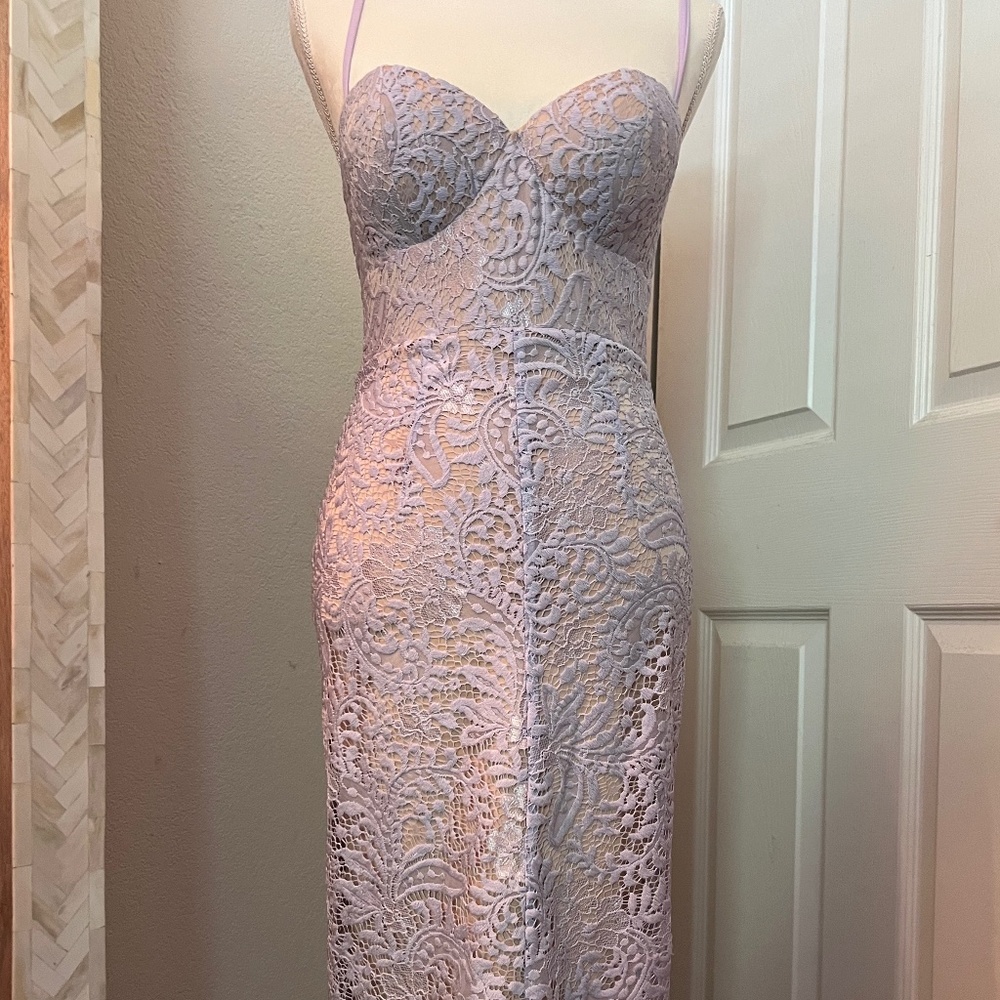 Chic Lavender Lace Midi Dress